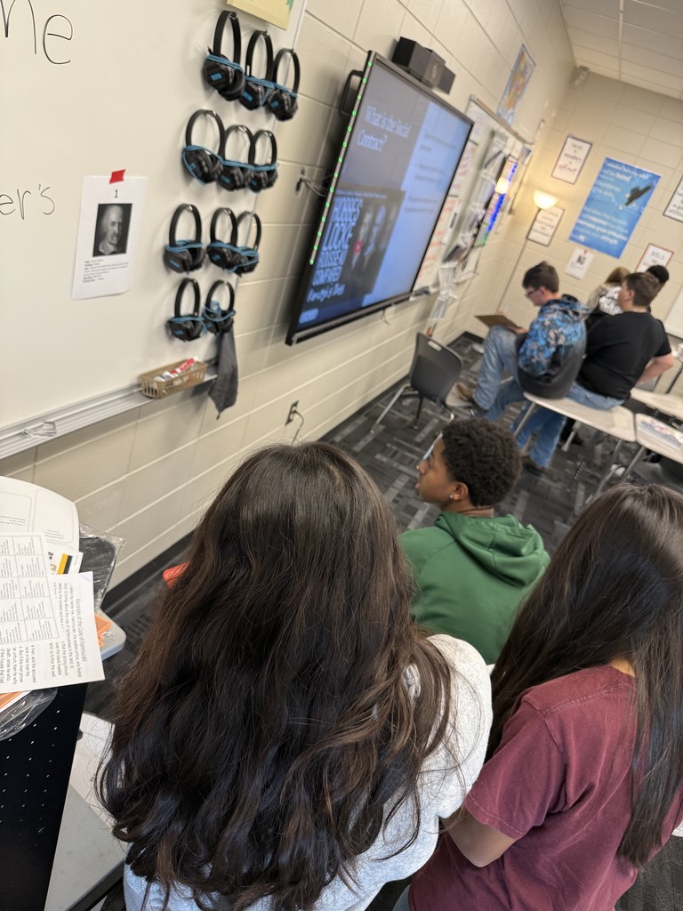 📚💡 Our CHS Tigers kicked off the American Government course with an exciting Gallery Walk! 🐅✨ Students explored how Enlightenment Thinkers like John Locke, Thomas Hobbes, Baron de Montesquieu, and Jean-Jacques Rousseau laid the foundation for the values and structure of American society and government.📝  👏 Coach Lanier's class dove into big ideas like natural rights, separation of powers, and the social contract—all while repping that Black & Gold pride! 🖤💛  #ClaxtonTigers #CHSPride #AmericanGovernment #EnlightenmentThinkers #GalleryWalk #LearningInAction #BlackAndGoldStrong