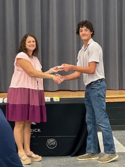 🎓💍✨ Claxton High School Junior Ring Ceremony ✨💍🎓  On Monday, August 11, 2025, Claxton High School proudly held its annual Junior Ring Ceremony to celebrate this special rite of passage for the Class of 2027! 🐅💛🖤  During the ceremony, students not only received their rings, but also learned about the heritage of the class ring, the tradition of unity, the significance of wearing their rings, and the time-honored turning tradition. 💫  We hope our juniors will wear their rings with Tiger pride 🐯 and carry the memories of their CHS years with them forever. 📚🎉  Go Tigers! 💛🖤 #CHS #GoTigers #ClassOf2027 #JuniorRingCeremony #TigerPride #BlackAndGold #ClaxtonHigh