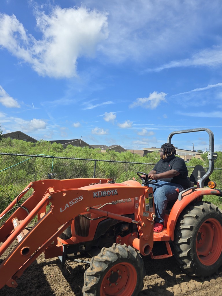 🚜✨ Hands-On Learning in Agriculture Mechanics! ✨🚜 Mr. Turner’s Agriculture Mechanics students at Claxton High School have been hard at work learning all about safe tractor operation and maintenance! 🛠️ From proper PPE 🦺 to checking oil & hydraulic flow 🛢️, understanding emissions & DEF regulations 🌱, and mastering safety procedures, these Tigers are ready to handle the field with skill and confidence! 🐅💛🖤 They also explored 📚: 🔹 Tractor operation & controls 🔹 Cost of operation 💰 🔹 Comparing brands & horsepower ⚙️ 🔹 How different materials affect performance 🔹 Incident planning & safety response 🚨 Proud to see our Tigers learning real-world skills that prepare them for success in agriculture and beyond! 🙌 #TheDen #CTAE #ClaxtonHighSchool #TigerPride #AgMech #HandsOnLearning #FutureFarmers #BlackAndGold