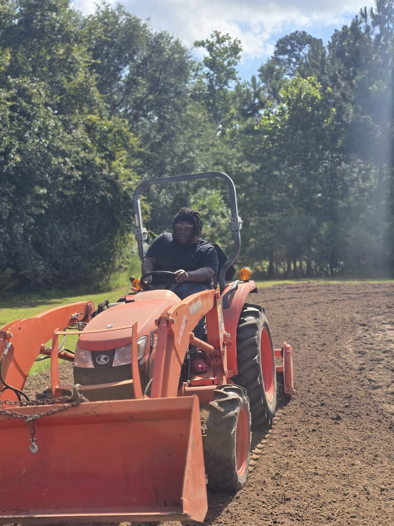 🚜✨ Hands-On Learning in Agriculture Mechanics! ✨🚜 Mr. Turner’s Agriculture Mechanics students at Claxton High School have been hard at work learning all about safe tractor operation and maintenance! 🛠️ From proper PPE 🦺 to checking oil & hydraulic flow 🛢️, understanding emissions & DEF regulations 🌱, and mastering safety procedures, these Tigers are ready to handle the field with skill and confidence! 🐅💛🖤 They also explored 📚: 🔹 Tractor operation & controls 🔹 Cost of operation 💰 🔹 Comparing brands & horsepower ⚙️ 🔹 How different materials affect performance 🔹 Incident planning & safety response 🚨 Proud to see our Tigers learning real-world skills that prepare them for success in agriculture and beyond! 🙌 #TheDen #CTAE #ClaxtonHighSchool #TigerPride #AgMech #HandsOnLearning #FutureFarmers #BlackAndGold