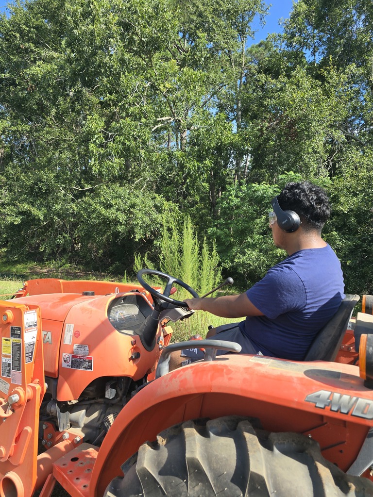 🚜✨ Hands-On Learning in Agriculture Mechanics! ✨🚜 Mr. Turner’s Agriculture Mechanics students at Claxton High School have been hard at work learning all about safe tractor operation and maintenance! 🛠️ From proper PPE 🦺 to checking oil & hydraulic flow 🛢️, understanding emissions & DEF regulations 🌱, and mastering safety procedures, these Tigers are ready to handle the field with skill and confidence! 🐅💛🖤 They also explored 📚: 🔹 Tractor operation & controls 🔹 Cost of operation 💰 🔹 Comparing brands & horsepower ⚙️ 🔹 How different materials affect performance 🔹 Incident planning & safety response 🚨 Proud to see our Tigers learning real-world skills that prepare them for success in agriculture and beyond! 🙌 #TheDen #CTAE #ClaxtonHighSchool #TigerPride #AgMech #HandsOnLearning #FutureFarmers #BlackAndGold