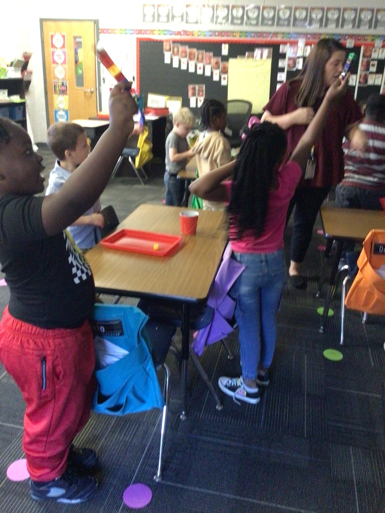 🔢✨ Hands-On Math in Kindergarten! ✨🔢 Our kindergarteners in Mrs. Cere’s and Mrs. Barrow’s classes have been hard at work using connecting cubes to explore the concepts of greater, fewer, and the same. 🧩📊 We love seeing our young learners build their math skills through hands-on activities—and having fun while they do it! 🌟💛