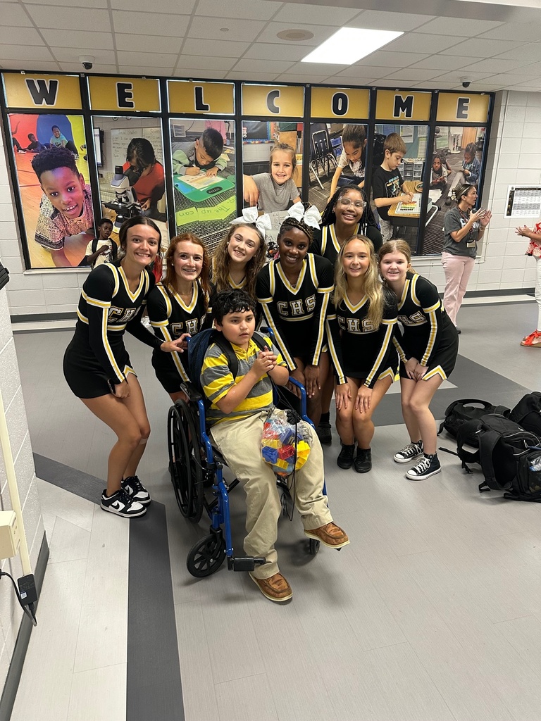 🎶📣 What a great start to the day! On the morning of September 12, 2025, the Claxton High and Middle School Band and Cheerleaders joined Claxton Elementary School staff to help unload cars and buses as students arrived. 🐯✨ It was a wonderful show of school spirit and teamwork—our Tiger pride is shining bright! 💛🖤 #RestoreTheRoar #BlackAndGold #TigerPride #ClaxtonStrong