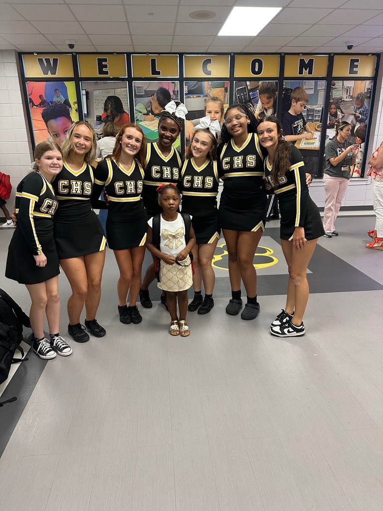 🎶📣 What a great start to the day! On the morning of September 12, 2025, the Claxton High and Middle School Band and Cheerleaders joined Claxton Elementary School staff to help unload cars and buses as students arrived. 🐯✨ It was a wonderful show of school spirit and teamwork—our Tiger pride is shining bright! 💛🖤 #RestoreTheRoar #BlackAndGold #TigerPride #ClaxtonStrong