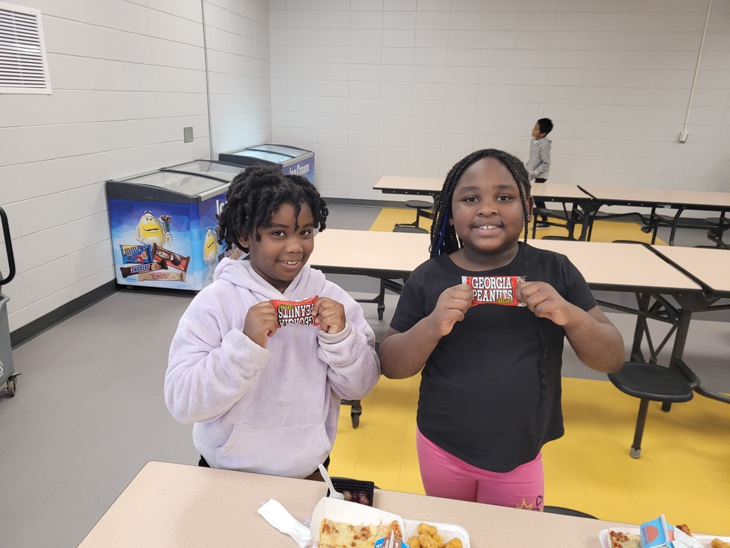 Students pictured with bags of Georgia Peanuts!