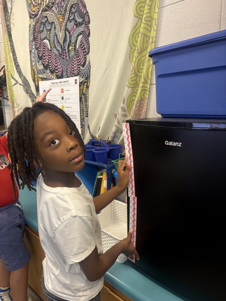 2nd graders measuring