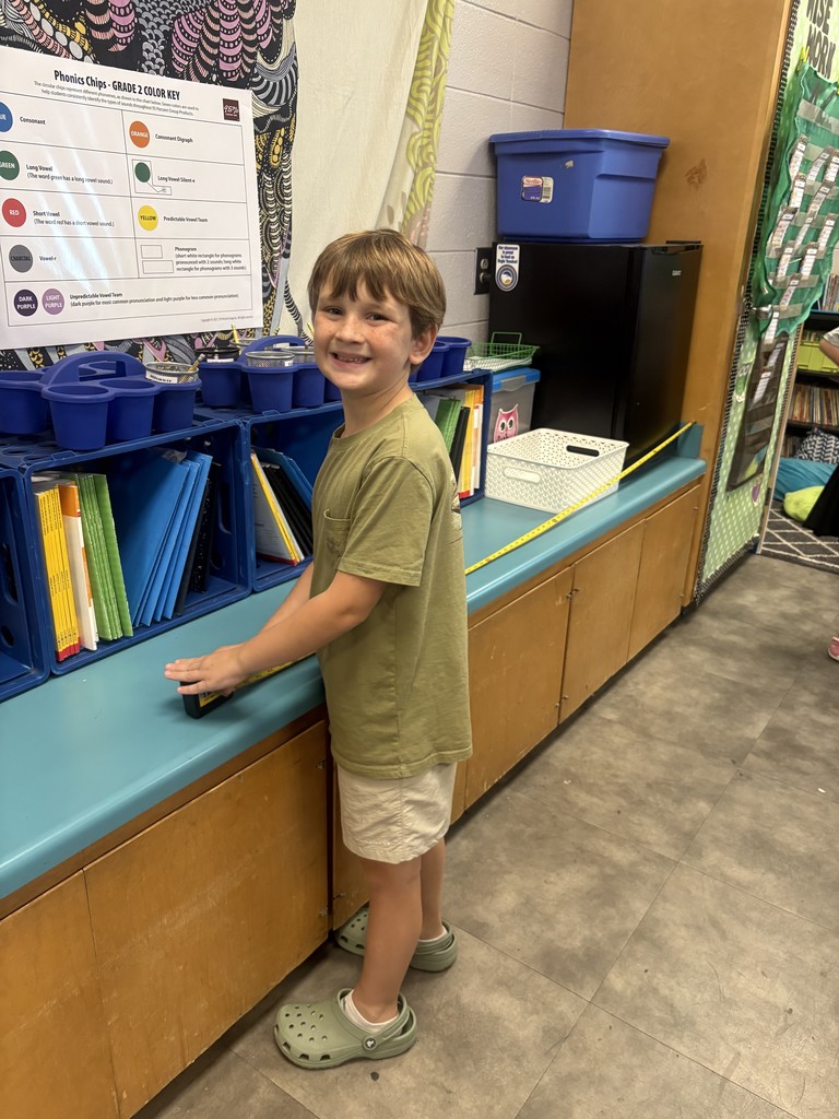 2nd graders measuring