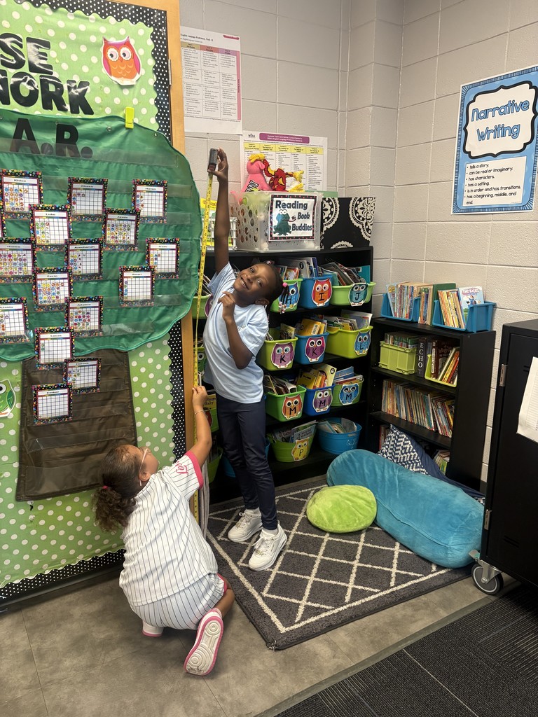 2nd graders measuring