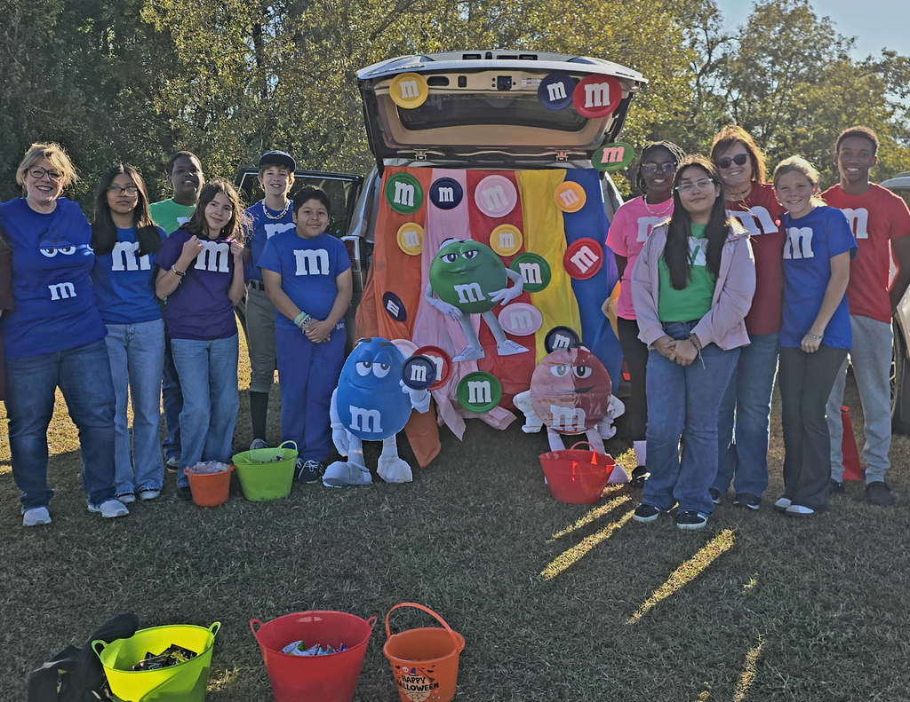 CMS Junior BETA Club Helps with CES Trunk or Treat