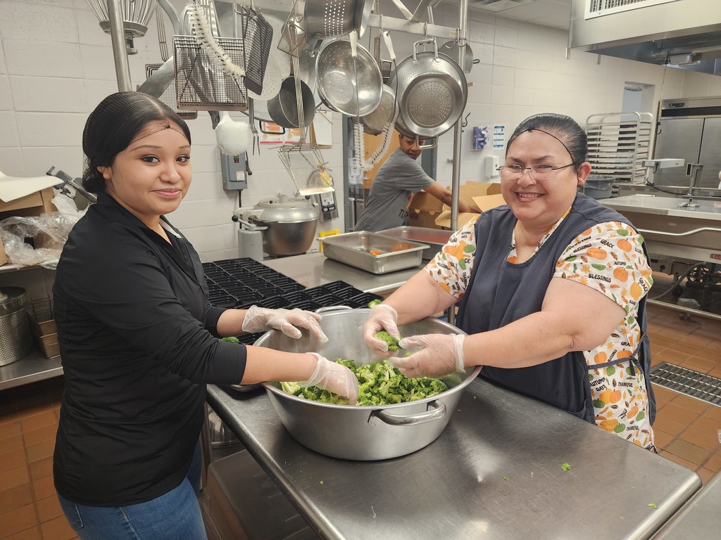 Scarlet Ventura assisting Amalia Saucedo preparing broccoli for lunch.  
