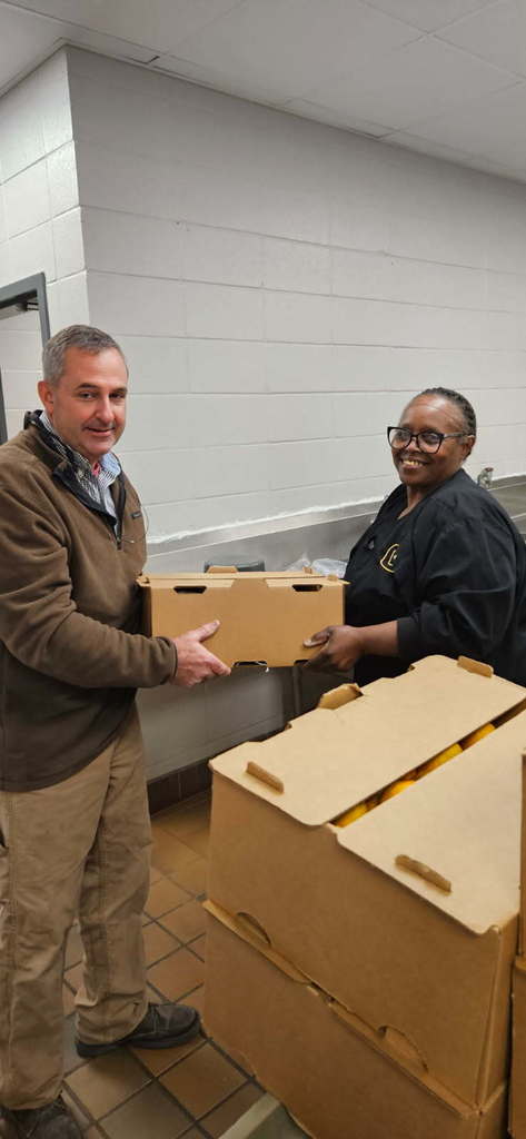 MJ Family Farm delivering Satsumas to CES.