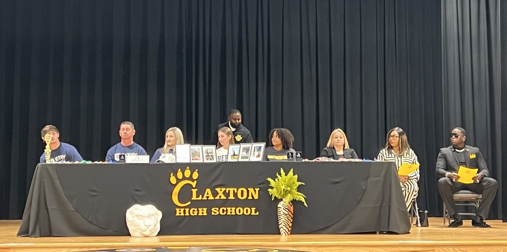 Hannah Hendrix and Jayda Jordan Signing Ceremony