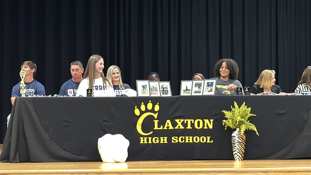 Hannah Hendrix and Jayda Jordan Signing Ceremony