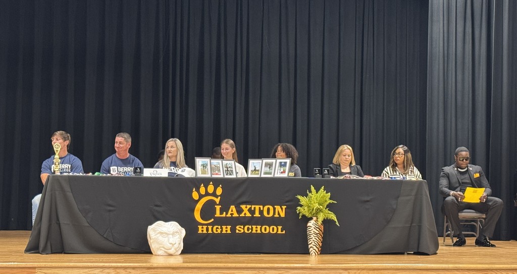 Hannah Hendrix and Jayda Jordan Signing Ceremony