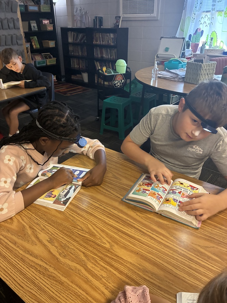 4th graders flashlight reading