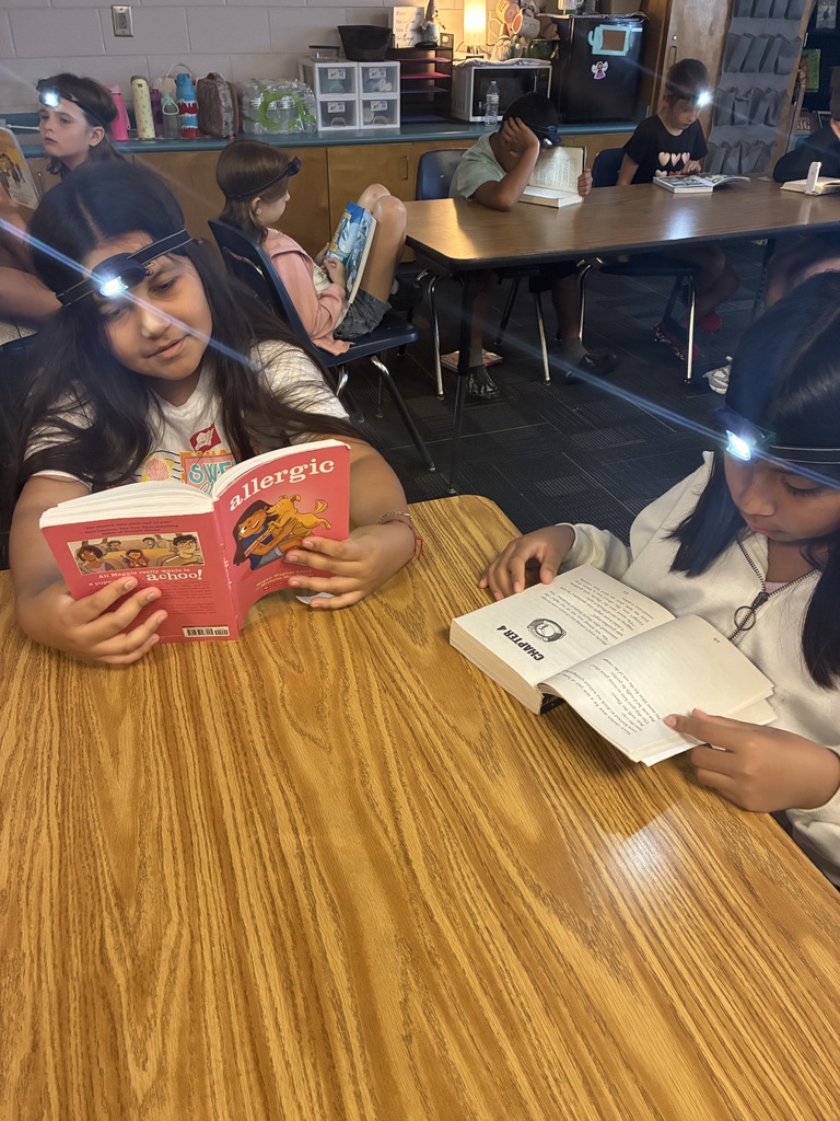 4th graders flashlight reading
