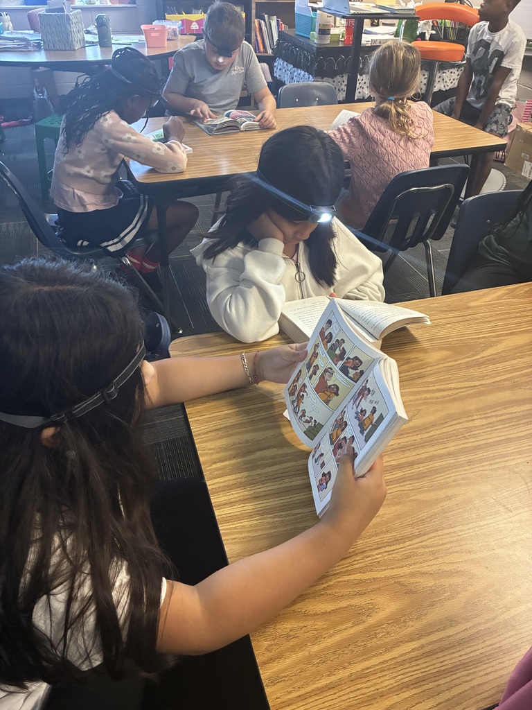 4th graders flashlight reading
