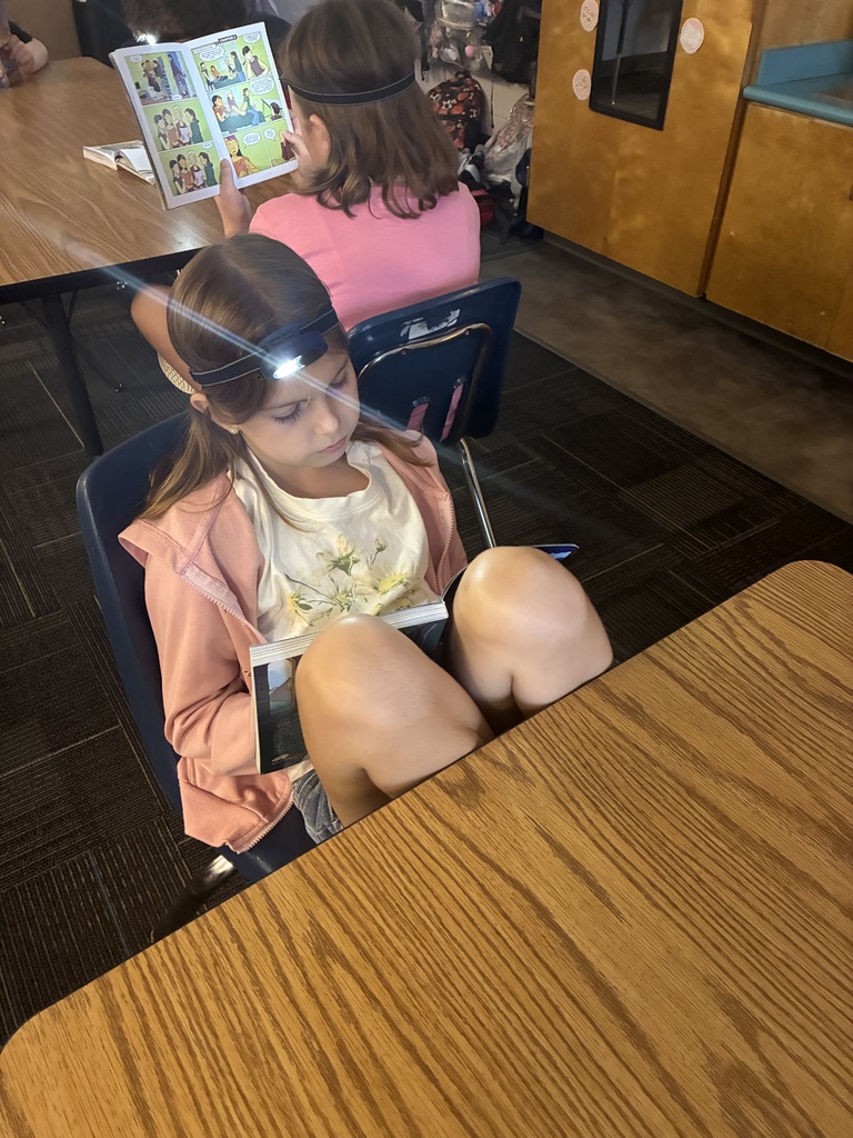 4th graders flashlight reading