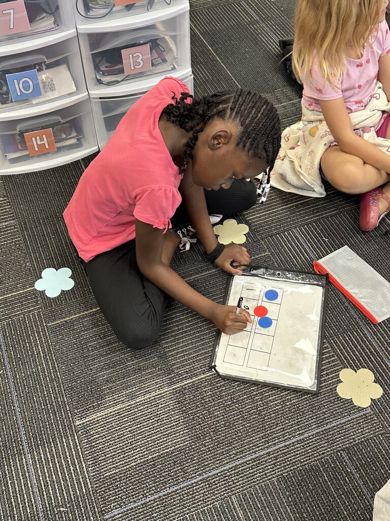 📚🐯 Building Strong Reading Skills in 1st Grade! Mrs. Fennell’s first graders are working hard with the 95% Phonics program! They’re practicing their phonics skills and building the strong foundation they need to become confident readers. 📖✨ We love seeing our Tigers learning and growing! 💙 #PardonOurProgress #SuccessUnderConstruction #ClaxtonTigers #CESProud #FirstGrade #95PercentPhonics #GrowingReaders