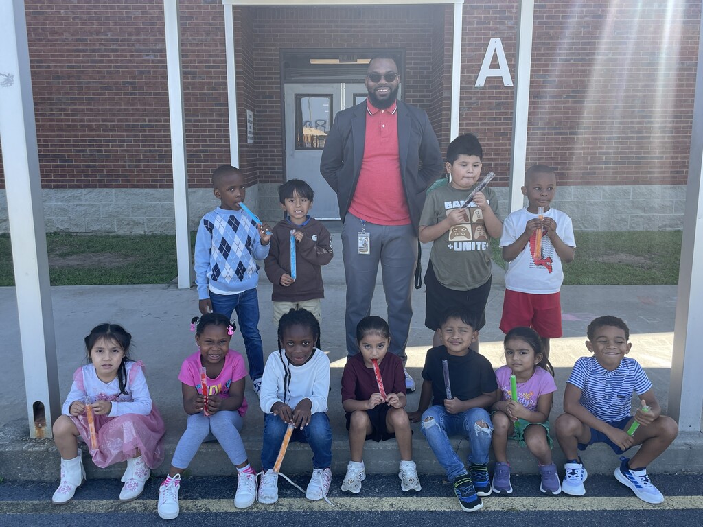 🍧 Perfect Attendance = Popsicle Party! 🍧 Mr. Harris made a special delivery to Mrs. Kelly’s kindergarten class today! 🎉 These Tigers had perfect attendance enough days to spell ATTENDANCE, and they earned a sweet popsicle reward! 💙🐯 Being at school every day makes a BIG difference in learning, growing, and being part of our school family. We are so proud of these little Tigers for showing up and being ready to learn! 📚✨ Way to go, Tigers! Keep up the great attendance! 👏🎉 #ClaxtonTigers #PerfectAttendance #AttendanceMatters #EveryDayCounts #PardonOurProgress #SuccessUnderConstruction