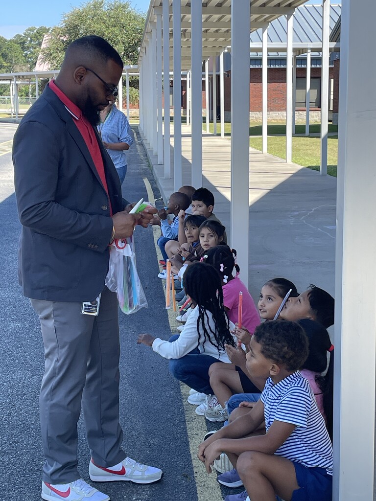 🍧 Perfect Attendance = Popsicle Party! 🍧 Mr. Harris made a special delivery to Mrs. Kelly’s kindergarten class today! 🎉 These Tigers had perfect attendance enough days to spell ATTENDANCE, and they earned a sweet popsicle reward! 💙🐯 Being at school every day makes a BIG difference in learning, growing, and being part of our school family. We are so proud of these little Tigers for showing up and being ready to learn! 📚✨ Way to go, Tigers! Keep up the great attendance! 👏🎉 #ClaxtonTigers #PerfectAttendance #AttendanceMatters #EveryDayCounts #PardonOurProgress #SuccessUnderConstruction