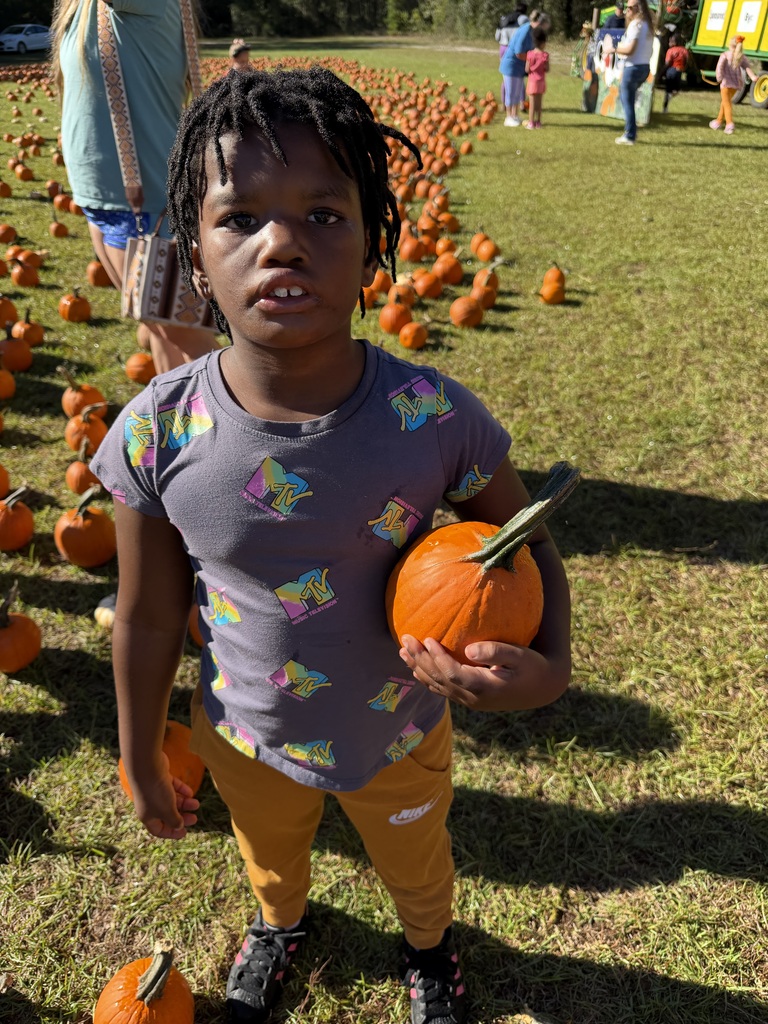 🎃🍂 Our 1st graders had a gourd time visiting Poppell Farms Pumpkin Patch! 🧡🐐 From fall fun to making memories with friends, our Tigers had a wonderful time enjoying this seasonal adventure! Thank you to Poppell Farms for helping make this a special experience for our students! 🧡 #ClaxtonTigers #CESProud #PardonOurProgress #SuccessUnderConstruction