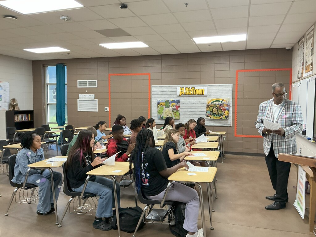 Claxton Middle School had the honor of welcoming Mayor Ball for an inspiring presentation on civic engagement!