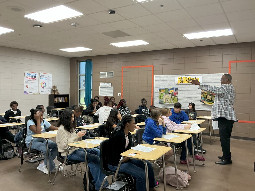 Claxton Middle School had the honor of welcoming Mayor Ball for an inspiring presentation on civic engagement!