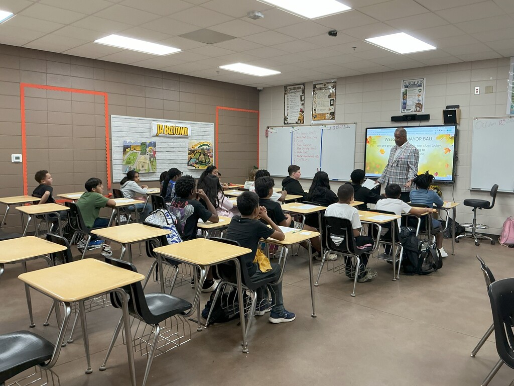 Claxton Middle School had the honor of welcoming Mayor Ball for an inspiring presentation on civic engagement!