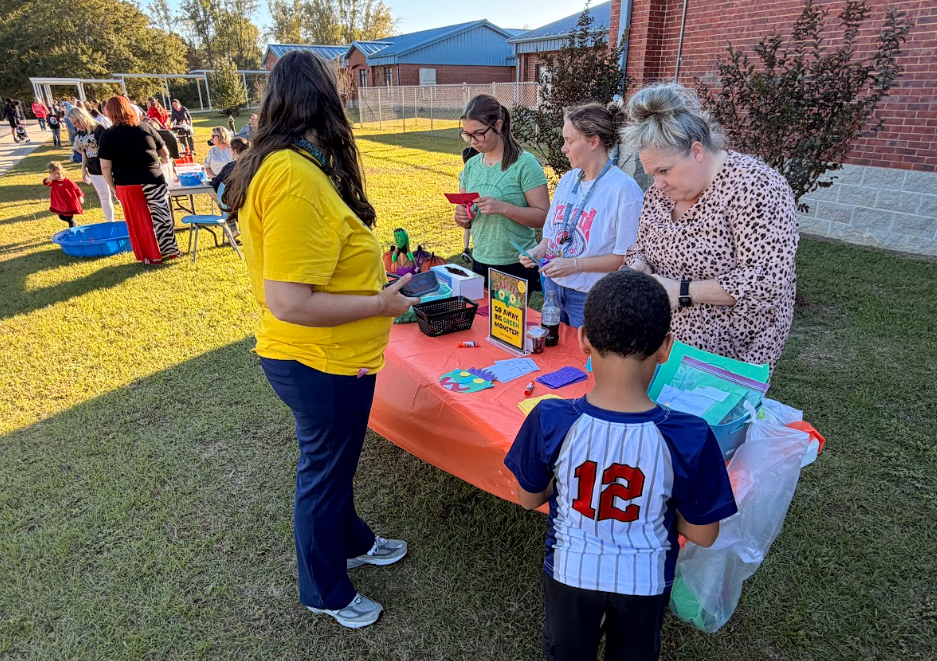 📚🍂 What a wonderful evening at Claxton Elementary School! Our students and families enjoyed Literacy Night yesterday afternoon, filled with fun activities inspired by books, sweet treats, and FREE books to take home! ❤️ Thank you to everyone who came out to celebrate reading and make literacy a fun experience for our CES Tigers. We love seeing our school community come together to build a love of reading! 🐯📖 #ClaxtonTigers #CESProud #PardonOurProgress #SuccessUnderConstruction
