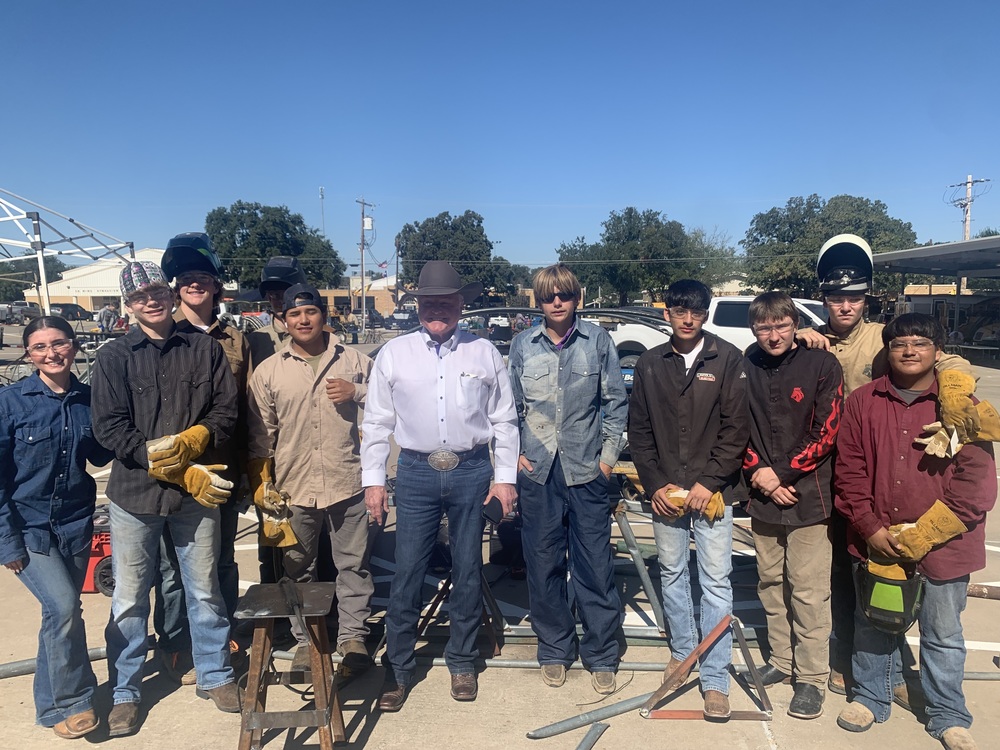 Evant FFA students and Ag Commissioner Sid Miller at the Iredell Build Off, image