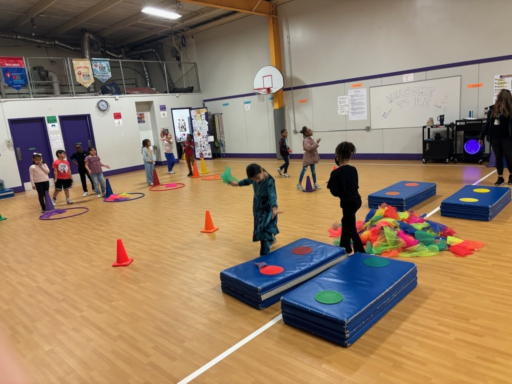 2nd grade playing "Set the table" for our first thanksgiving game