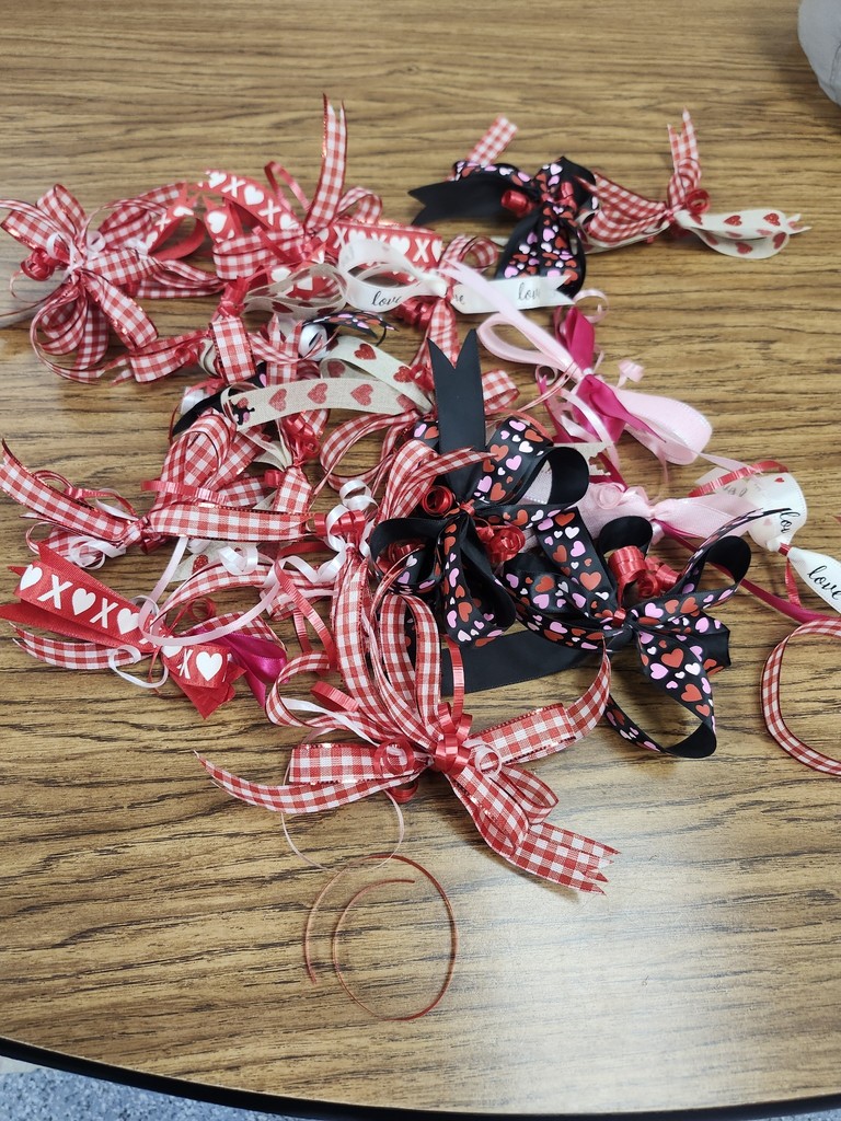 Hommel Art Club made Valentines cards for some very special people!