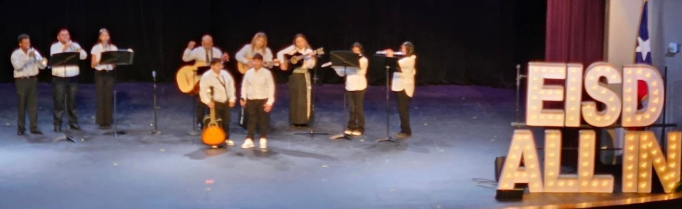 RJSA Mariachi performs at convocation