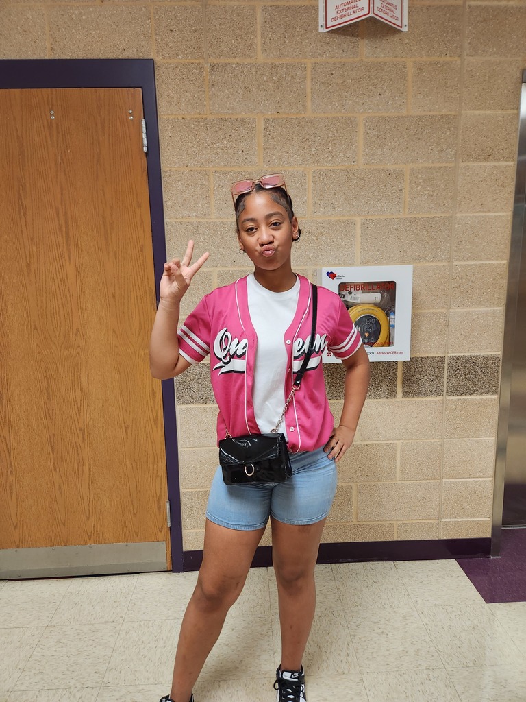 Student wearing pink3