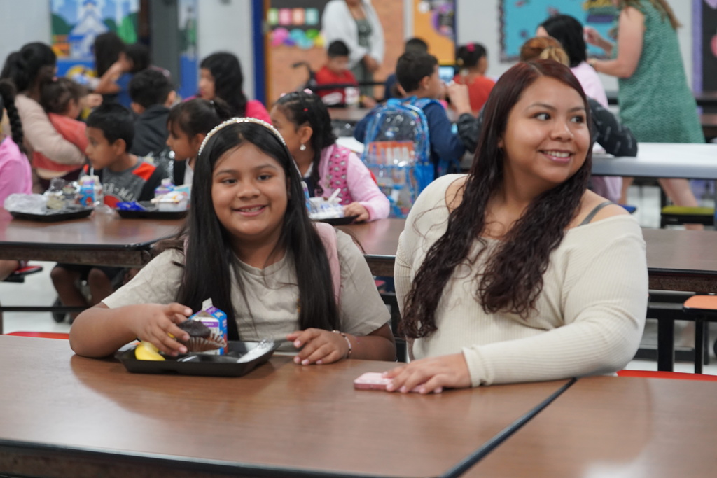 Everman ISD+MuffinsWithMoms8