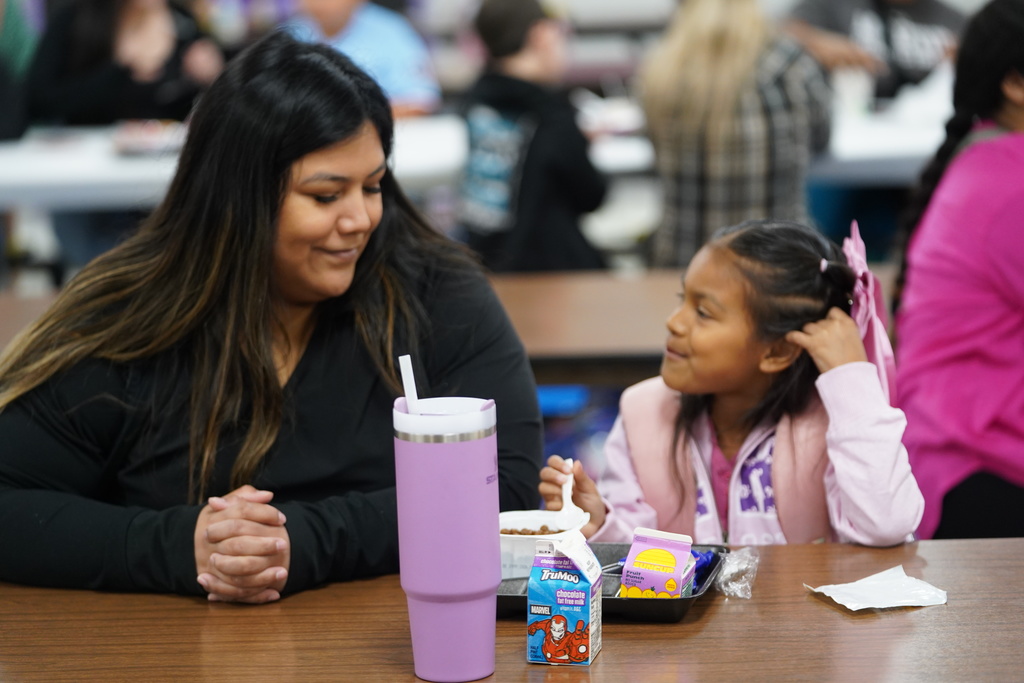 Everman ISD+MuffinsWithMoms7