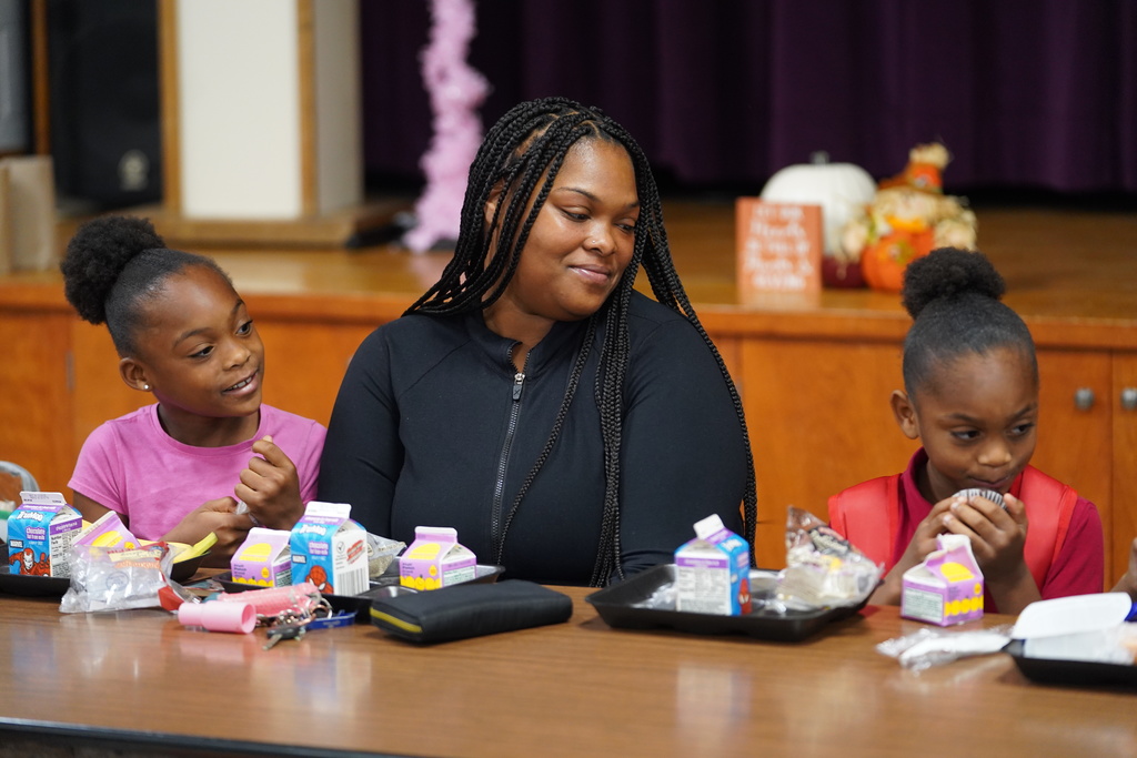 Everman ISD+MuffinsWithMoms5