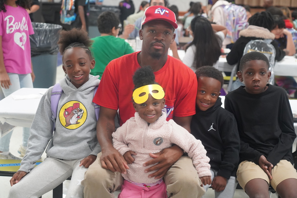 Everman ISD+Donuts With Dads8