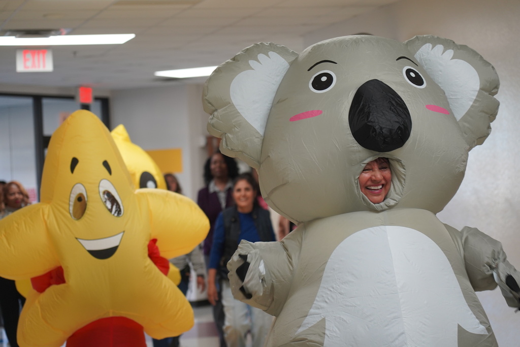 Everman ISD+Danpowellinflatablehallwalk4