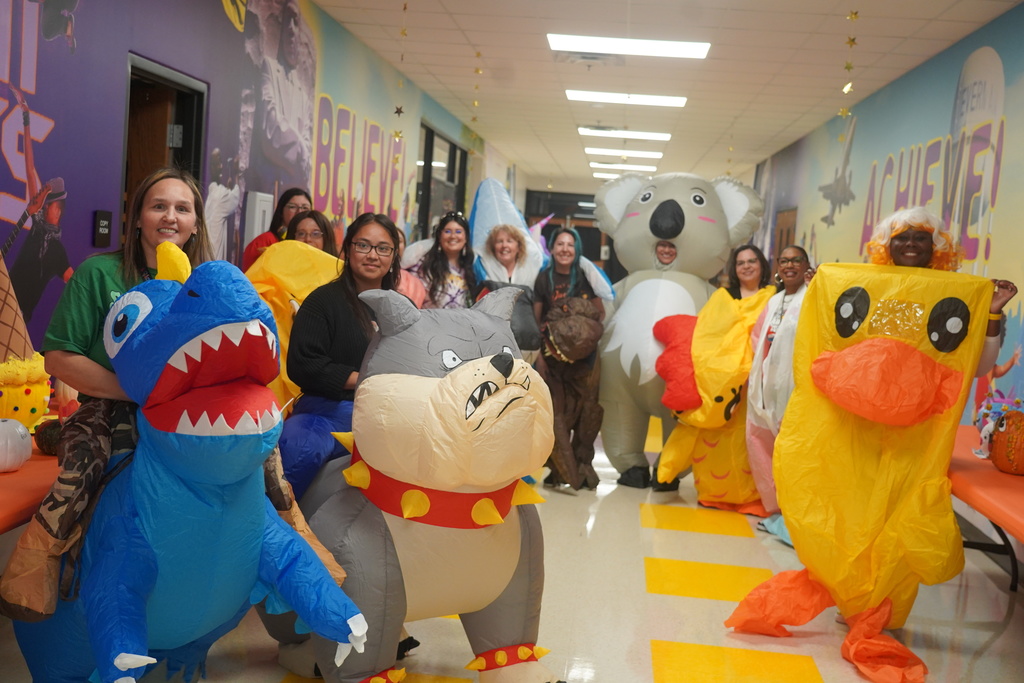 Everman ISD+Danpowellinflatablehallwalk7