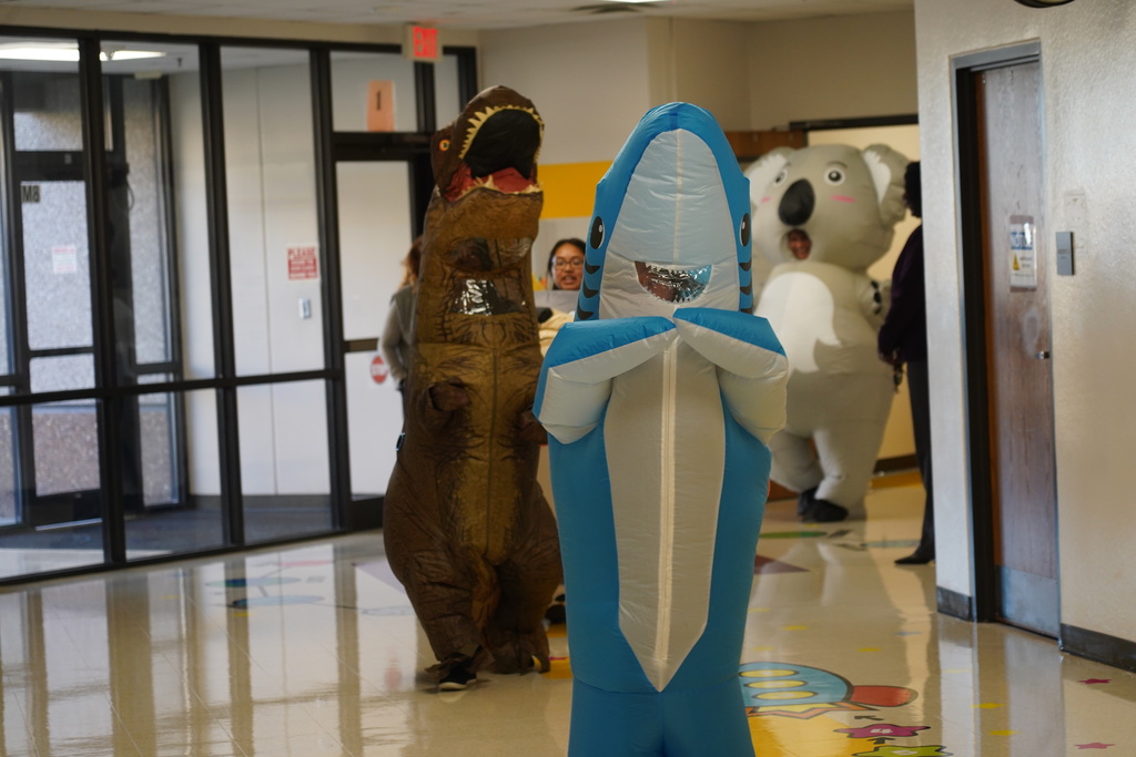 Everman ISD+Danpowellinflatablehallwalk9