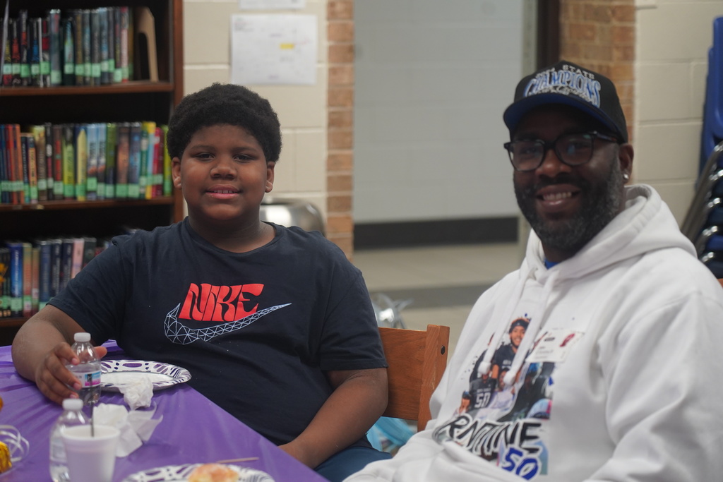 Everman ISD+Donuts With Dads3