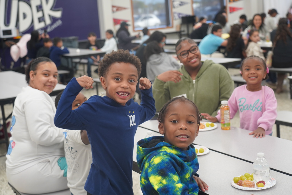 Everman ISD+MuffinsWithMoms8