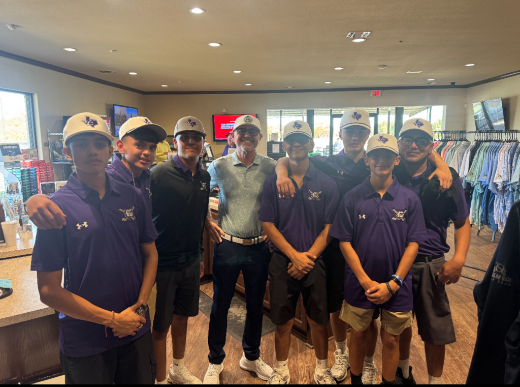 Our high school golf team had an amazing opportunity this week to spend time with Everman Alumni, professional golfer, and Everman Athletics Hall of Honor member Greg Gregory!  We truly appreciate any chance to learn from those who have reached the highest levels of success in their craft. Thank you, Mr. Gregory, for sharing your time, wisdom, and inspiration with our student-athletes!