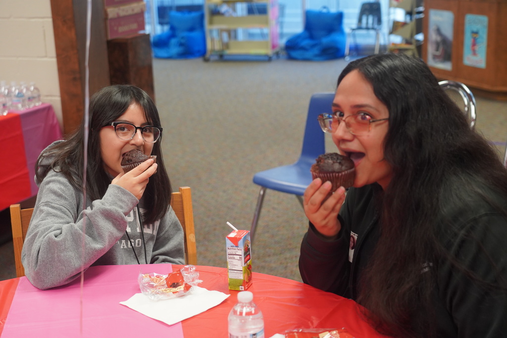 Everman ISD+MuffinsWithMomsSTEM2