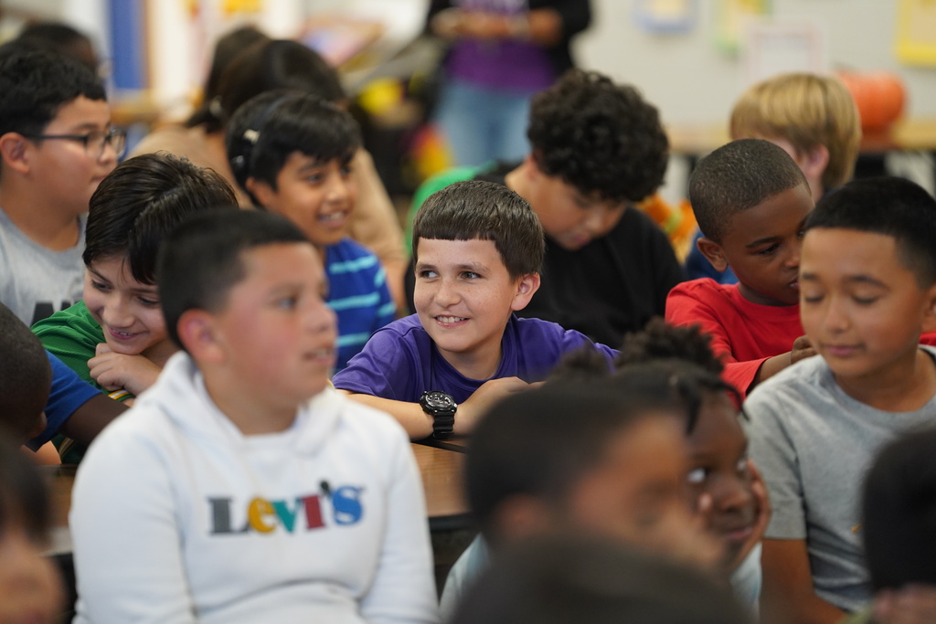 Huge thanks to Mrs. Winn for securing the grant that brought us a brand-new Atmos Book Machine. We are grateful to Atmos Energy and the Everman Education Foundation for supporting our students and expanding access to literacy. #EISDALLIN #WHYEVERMAN #BishopElementary #LiteracyMatters