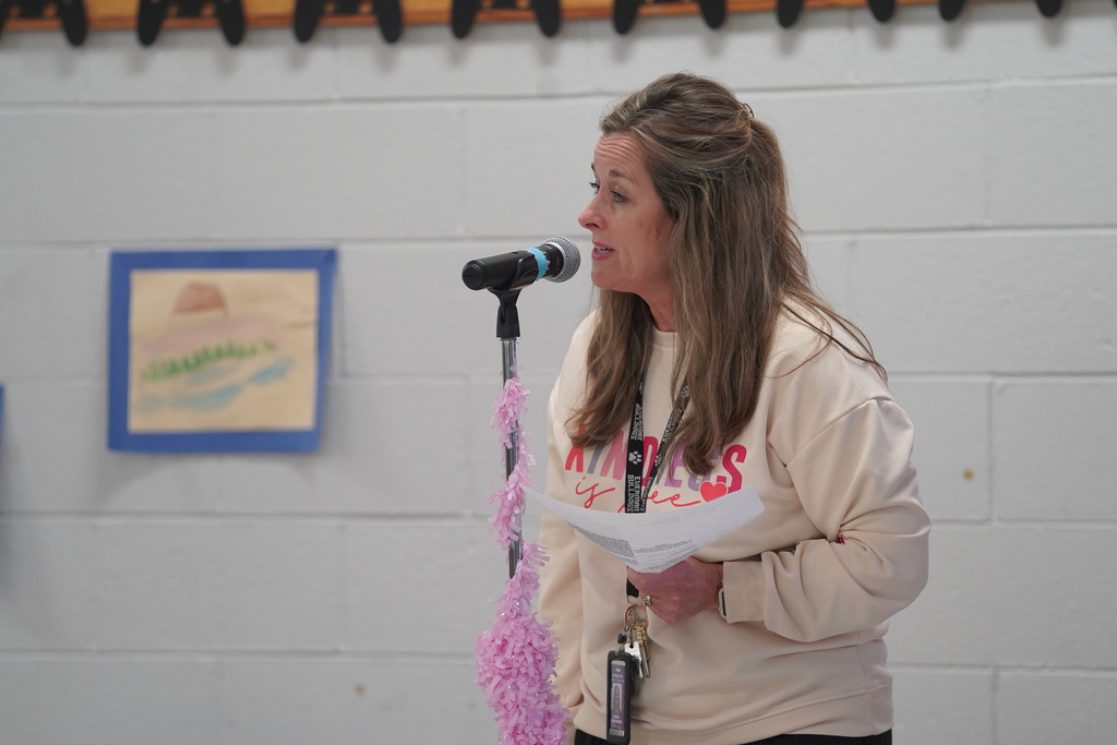 Huge thanks to Mrs. Winn for securing the grant that brought us a brand-new Atmos Book Machine. We are grateful to Atmos Energy and the Everman Education Foundation for supporting our students and expanding access to literacy. #EISDALLIN #WHYEVERMAN #BishopElementary #LiteracyMatters