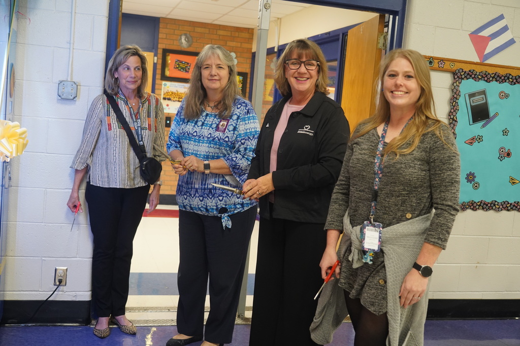 Huge thanks to Mrs. Winn for securing the grant that brought us a brand-new Atmos Book Machine. We are grateful to Atmos Energy and the Everman Education Foundation for supporting our students and expanding access to literacy. #EISDALLIN #WHYEVERMAN #BishopElementary #LiteracyMatters