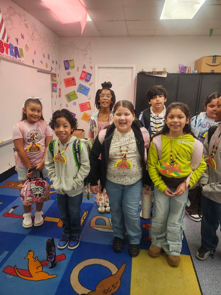 Art club made festive necklaces for Turkey season